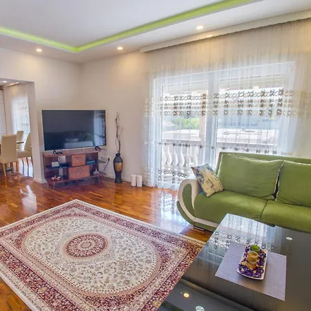 Mostaria House *