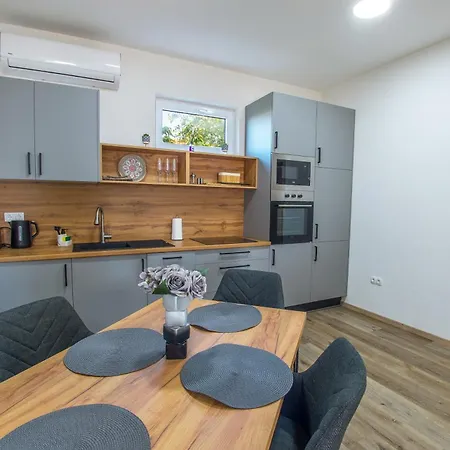 Daire Mostaria House *