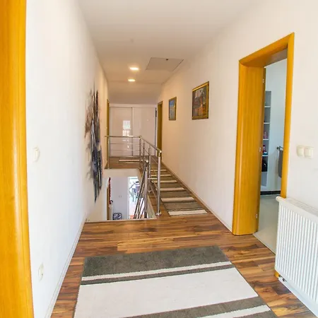 Daire Mostaria House *