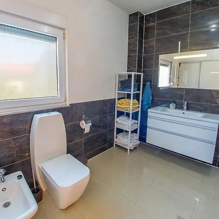 Mostaria House *